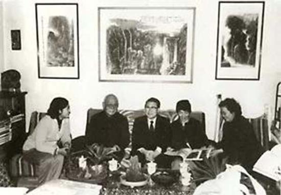 1980 年代、李可染画室‘师牛堂’，中间为平山郁夫先生