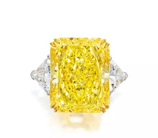 Lot 991 　　精美27.88克拉天然浓彩黄色VS1净度钻石配钻石戒指 　　成交价： HK$ 10，270，000